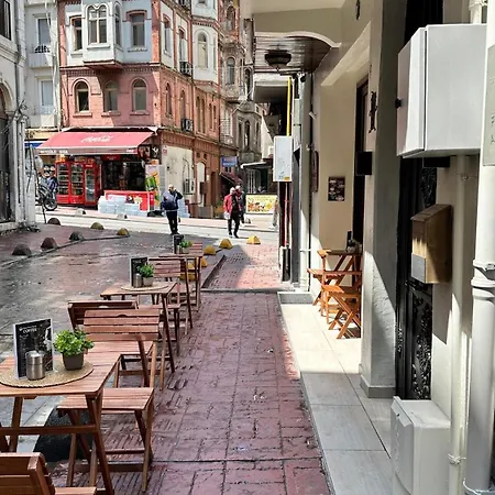 New Pera アパートホテル