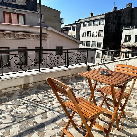 New Pera アパートホテル